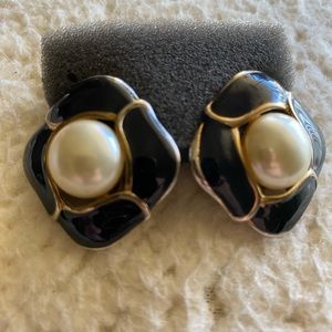 Pearl clip on earrings#100104